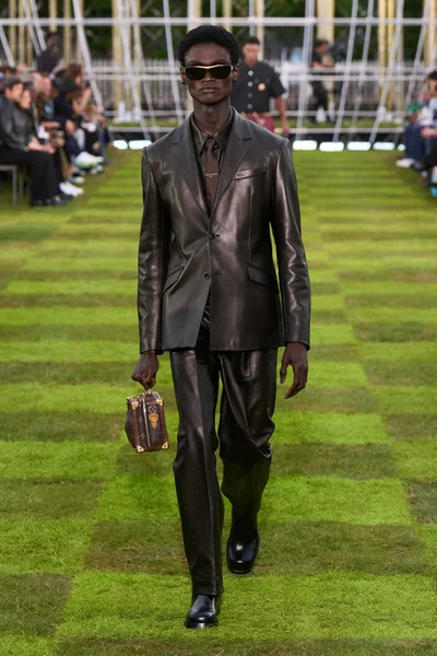 Look 18